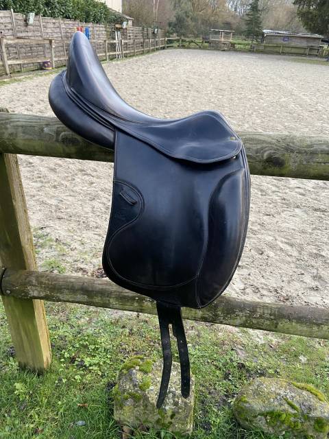 Sella da dressage Forestier  18" - 2015
