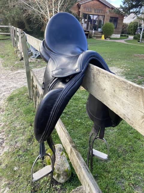Sella da dressage Forestier  18" - 2015