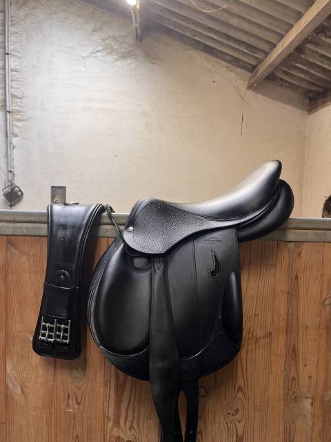 Sella da salto ostacoli Devoucoux  16.5" - 2024