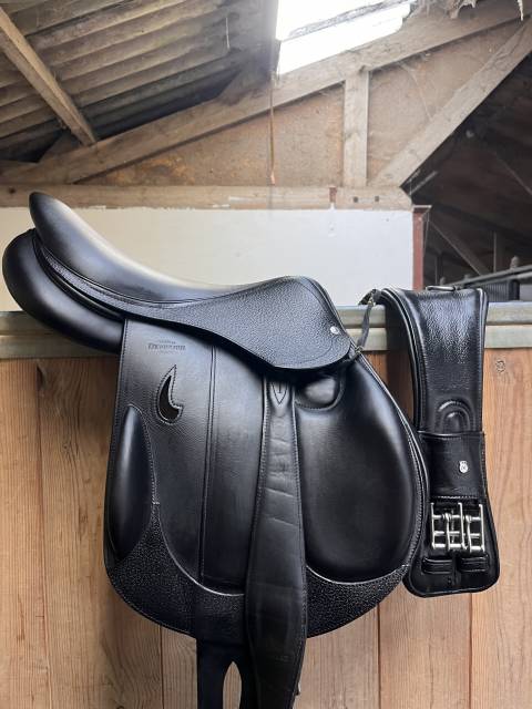 Sella da salto ostacoli Devoucoux  16.5" - 2024