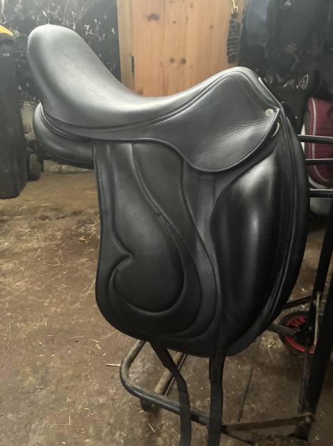 Sella da dressage Antarès  17.5" - 2023