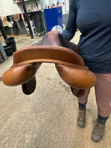 Sella da salto ostacoli Devoucoux  17" - 2012