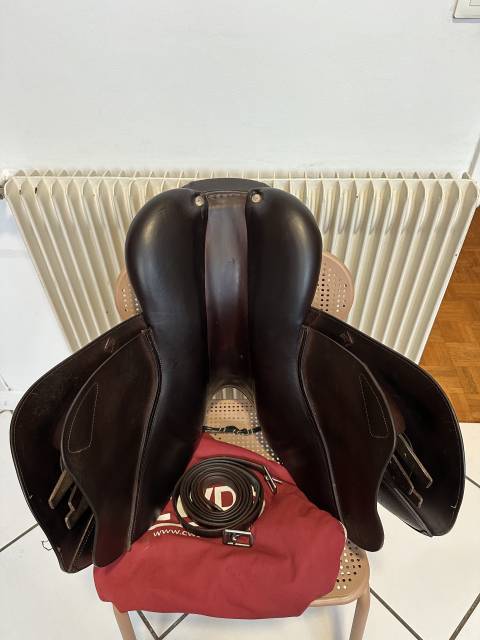 Sella da salto ostacoli CWD  17.5" - 2016