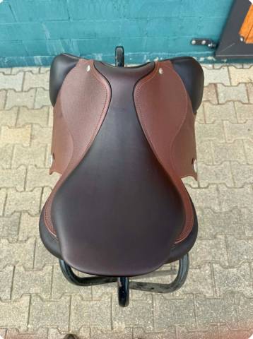 Sella da salto ostacoli Meyer  17" - 2024