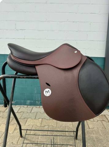 Sella da salto ostacoli Meyer  17" - 2024