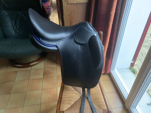 Sella da dressage   18" - 2022