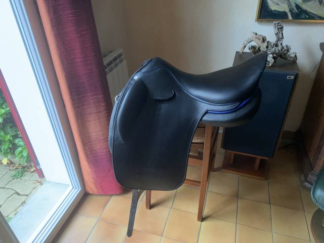Sella da dressage   18" - 2022