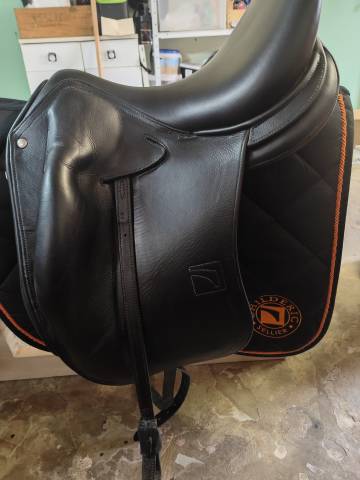 Sella da dressage Childeric  17" - 2023
