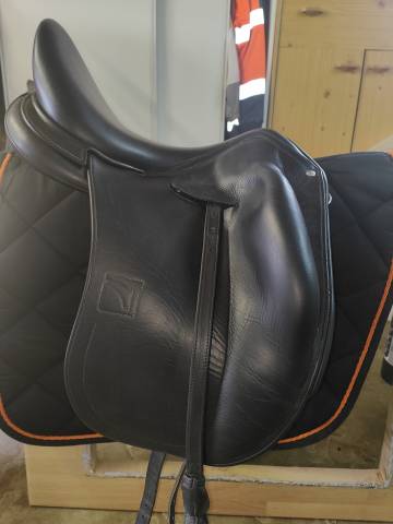 Sella da dressage Childeric  17" - 2023