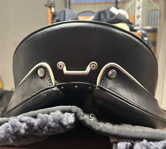 Sella da dressage Gaston Mercier  17.5" - 2023