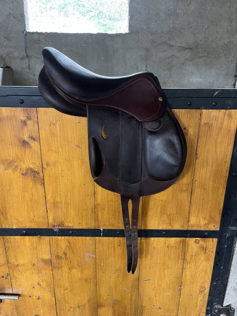 Sella da salto ostacoli Devoucoux  16.5" - 2023