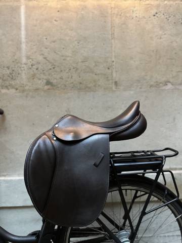 Sella da salto ostacoli Eric Thomas  17.5" - 2024