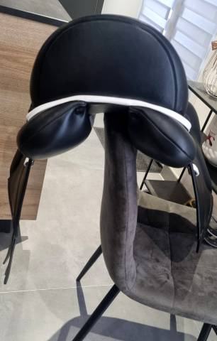 Sella da dressage Ikonic  17" - 2023