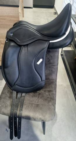 Sella da dressage Ikonic  17" - 2023