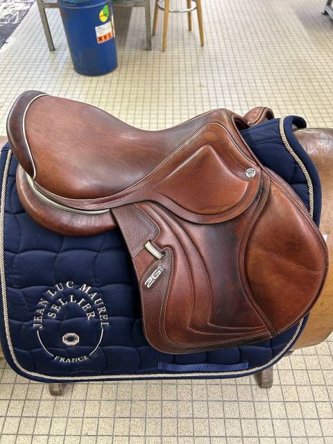 Sella da salto ostacoli CWD  17" - 2020