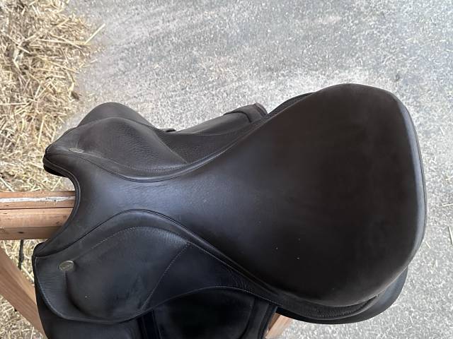 Sella da dressage Ikonic Selle de Dressage Pro Doublée Buffle 17.5" - 2018