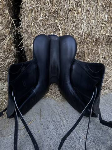 Sella da dressage Ikonic Selle de Dressage Pro Doublée Buffle 17.5" - 2018