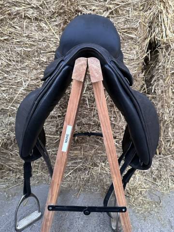 Sella da dressage Ikonic Selle de Dressage Pro Doublée Buffle 17.5" - 2018