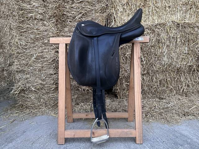 Sella da dressage Ikonic Selle de Dressage Pro Doublée Buffle 17.5" - 2018