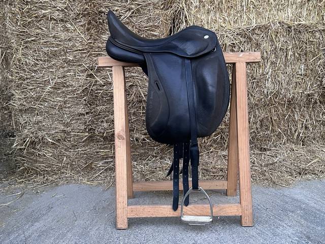 Sella da dressage Ikonic Selle de Dressage Pro Doublée Buffle 17.5" - 2018