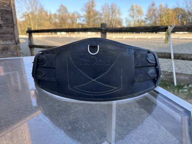 Sella da dressage Ikonic Selle de Dressage Pro Doublée Buffle 17.5" - 2018