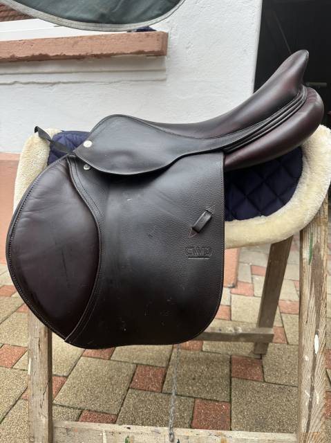 Sella da salto ostacoli CWD  17.5" - 2015