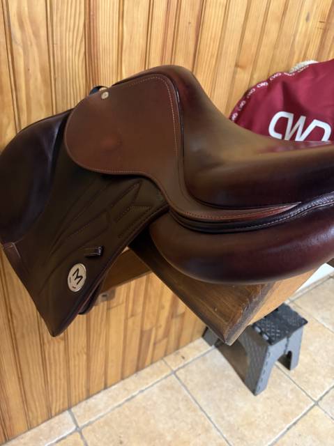 Sella da salto ostacoli Meyer  17" - 2023