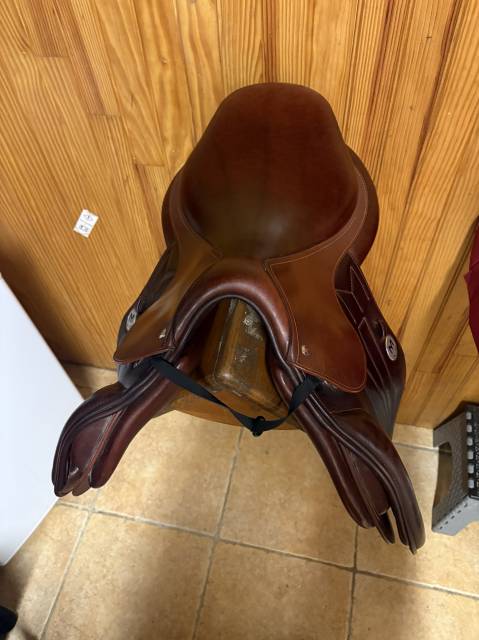 Sella da salto ostacoli Meyer  17" - 2023