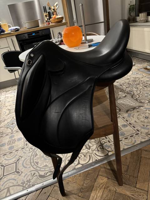 Sella da dressage Jump in ONE 17" - 2023