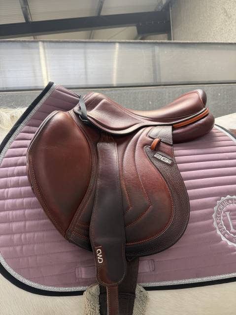 Sella da salto ostacoli CWD  16.5" - 2023