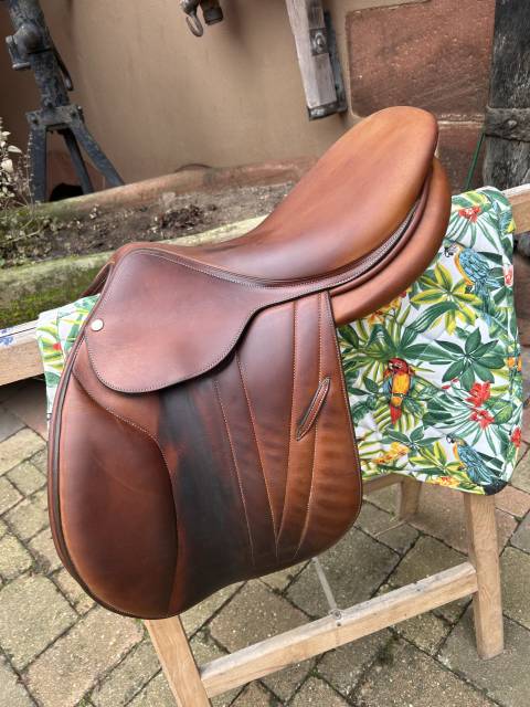 Sella da salto ostacoli Butet  17" - 2019