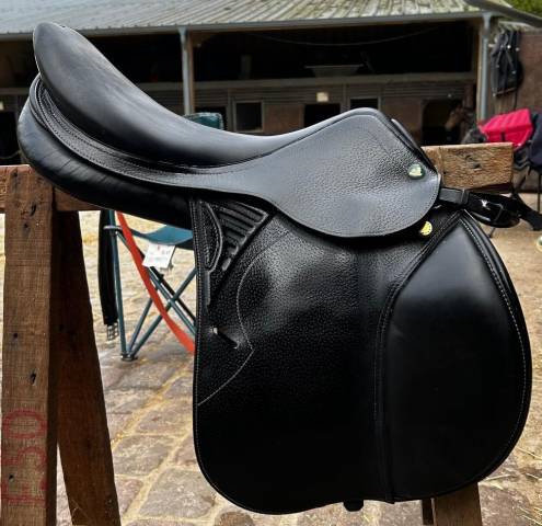 Sella da salto ostacoli Prestige Italia  18" - 2018