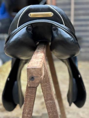 Sella da salto ostacoli Prestige Italia  18" - 2018