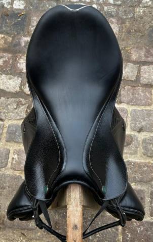 Sella da salto ostacoli Prestige Italia  18" - 2018