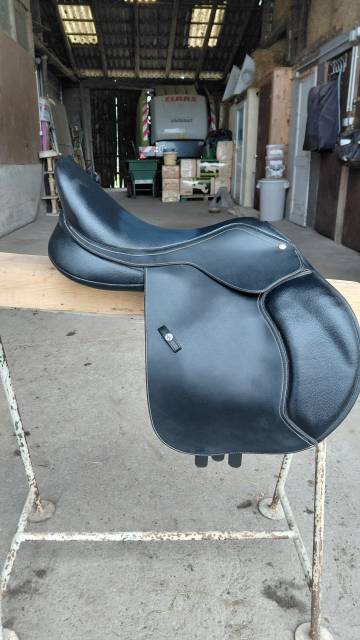 Sella da salto ostacoli Wintec  17" - 2024