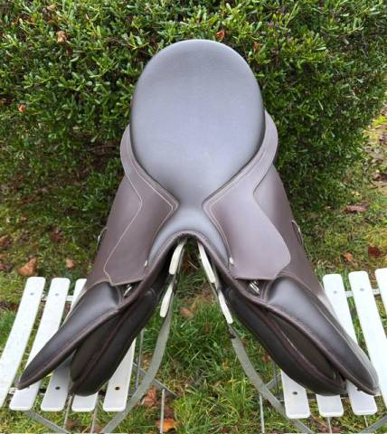 Sella sintetica Wintec  17" - 2025