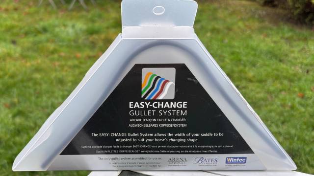 Sella sintetica Wintec  17" - 2025