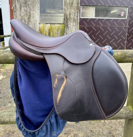 Sella da salto ostacoli Antarès  17" - 2021