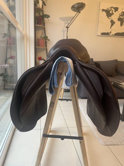 Sella da salto ostacoli CWD  17.5" - 2018