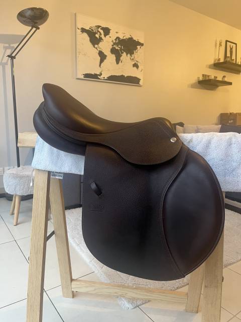 Sella da salto ostacoli CWD  17.5" - 2018