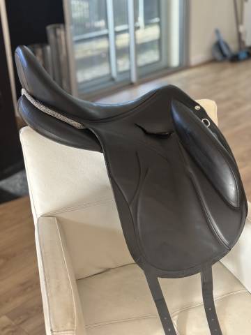 Sella da dressage Devoucoux  18" - 2021