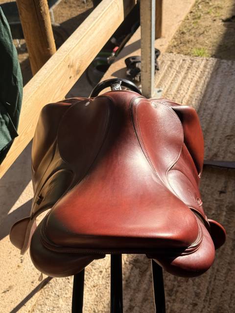 Sella da salto ostacoli Devoucoux  17.5" - 2023