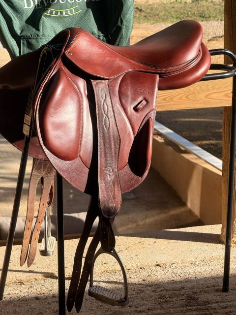 Sella da salto ostacoli Devoucoux  17.5" - 2023