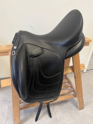 Sella da dressage Devoucoux  17.5" - 2023