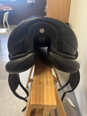 Sella da dressage Devoucoux  17.5" - 2023
