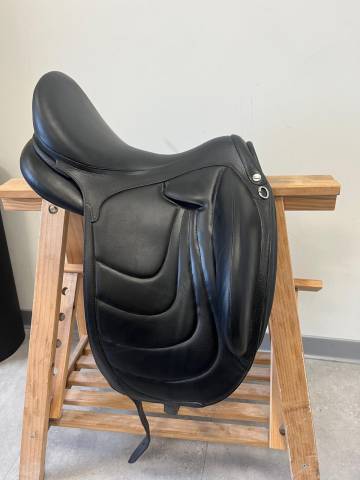 Sella da dressage Devoucoux  17.5" - 2023