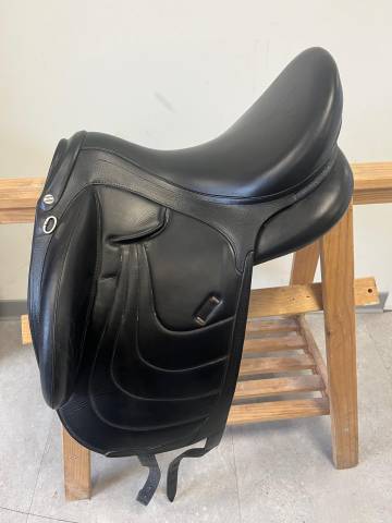 Sella da dressage Devoucoux  17.5" - 2024