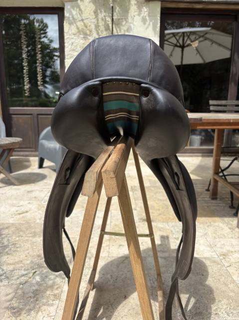 Sella da dressage Voltaire Design  18" - 2015