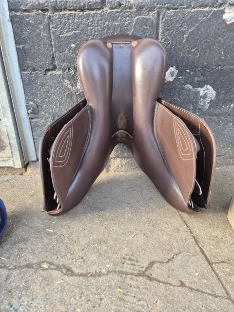 Sella mista Ikonic Light mixte 17.5" - 2022