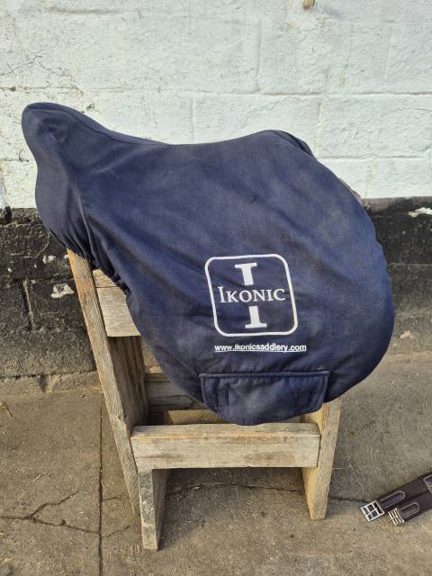 Sella mista Ikonic Light mixte 17.5" - 2022